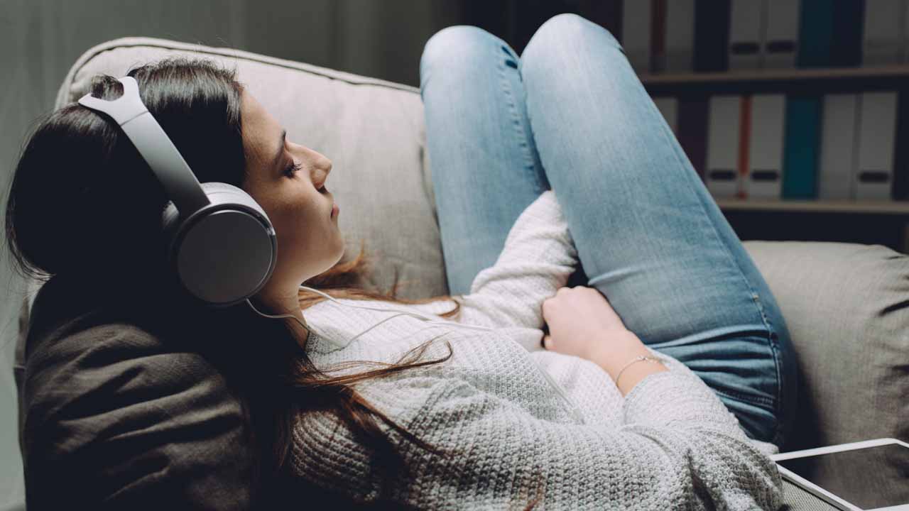 relaxing spa music helps to reduce stress